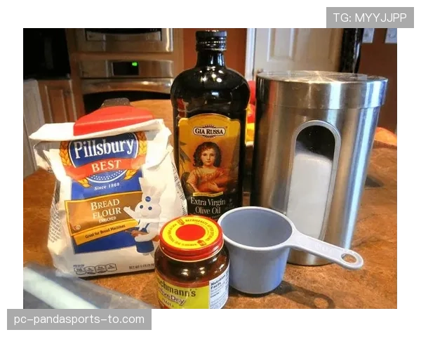 皮斯托瑞斯家的冰箱里，放着没拆封的蛋白粉和一把枪