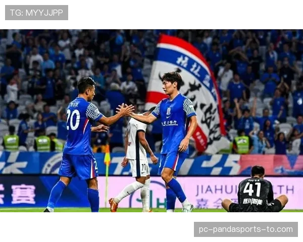 上海申花防守体系稳定，领先优势难以扩大，赛季竞争格局呈现复杂局面