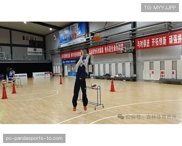 三分线在篮球比赛中具体如何划分和判定？